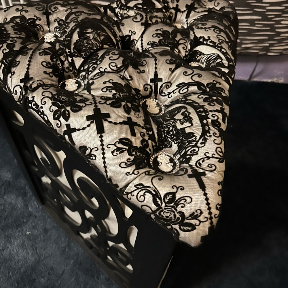 Elegant Handmade Black-and-Cream Storage Ottoman Gothic Skull Pattern Lace